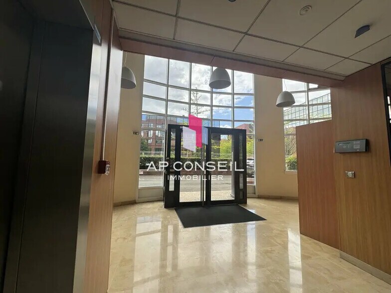Bureau dans Meudon à louer - Hall d’entrée – Image 3 sur 7