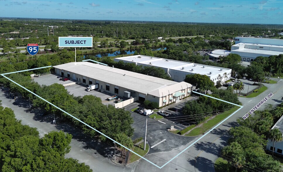 740 NW Enterprise Dr, Port Saint Lucie, FL à louer - Photo de l’immeuble – Image 2 sur 10