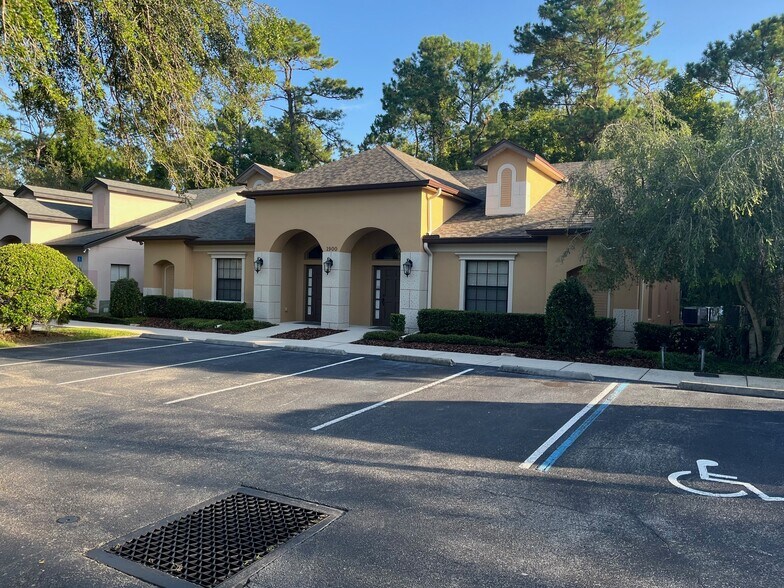 1900 Town Plaza Ct, Winter Springs, FL à vendre - Photo de l’immeuble – Image 3 sur 18