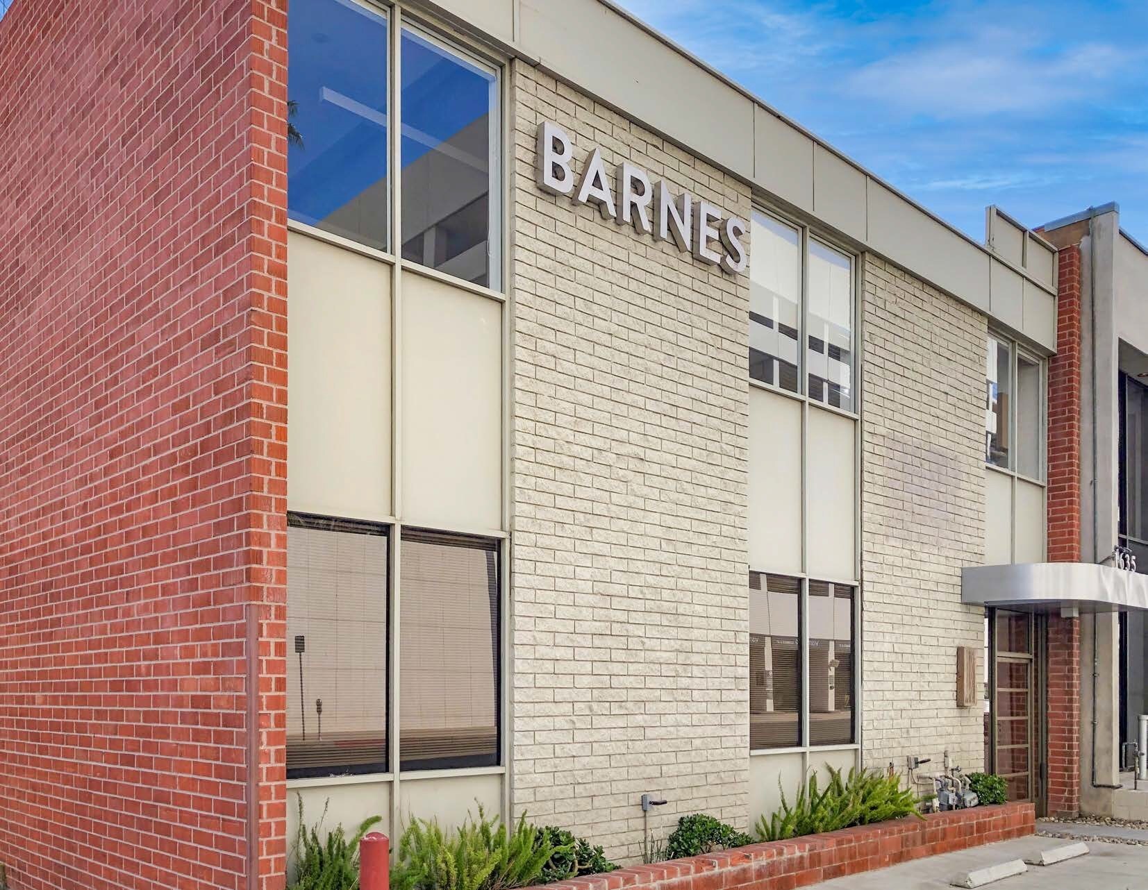 1635 Pontius Ave, Los Angeles, CA à louer Photo principale– Image 1 sur 30