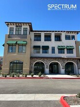 5624 Philadelphia St, Chino, CA à louer Photo de l’immeuble– Image 1 sur 6