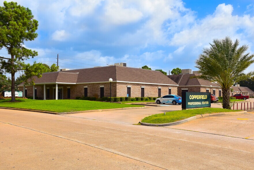 7050 Lakeview Haven, Houston, TX à louer - Photo de l’immeuble – Image 1 sur 8