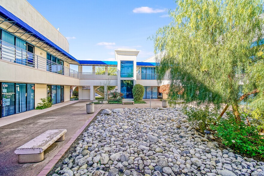 1965-1985 Yosemite Ave, Simi Valley, CA à louer - Photo de l’immeuble – Image 3 sur 7