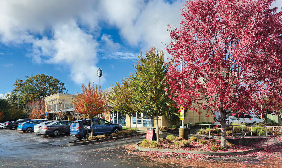 704 E Perkins St, Ukiah, CA à vendre - Photo de l’immeuble – Image 2 sur 6