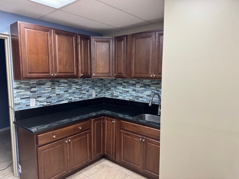 725 Main St, Chula Vista, CA à louer - Photo de l’immeuble – Image 3 sur 11