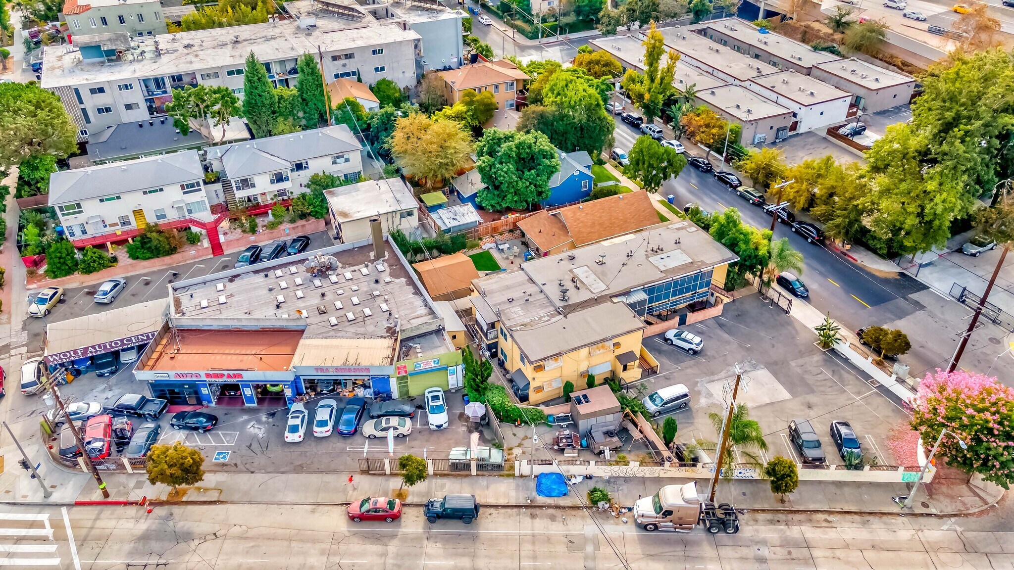 Silver Lake Retail & Multi-Family portefeuille de 2 biens à vendre sur LoopNet.fr Photo de l’immeuble– Image 1 sur 19