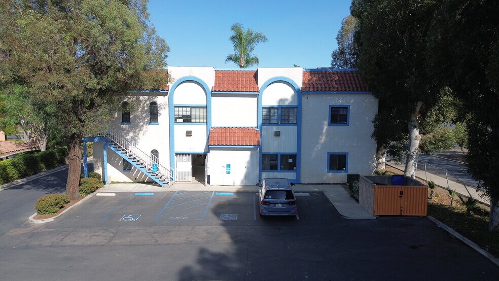 370 W Grand Blvd, Corona, CA à louer - Photo de l’immeuble – Image 3 sur 15