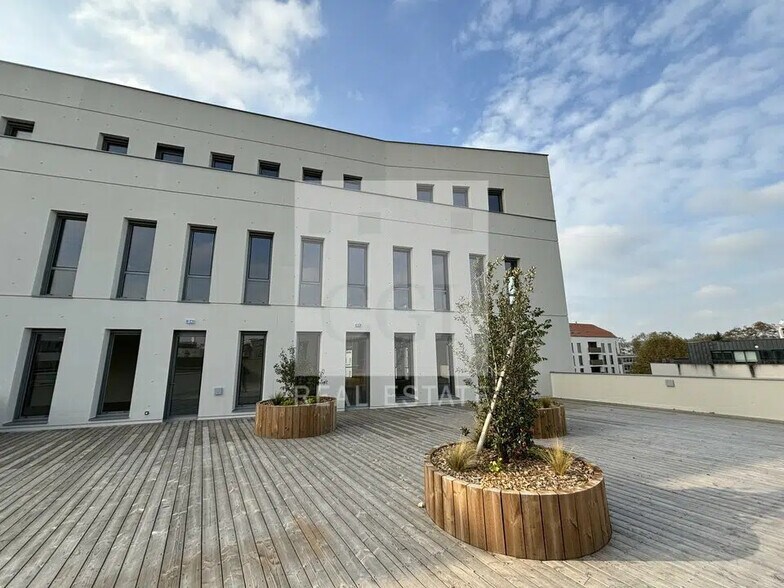 Bureau dans Villeurbanne à louer - Photo de l’immeuble – Image 2 sur 18
