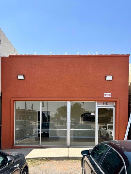 9523 Dyer St, El Paso, TX à louer - Photo de l’immeuble – Image 1 sur 6