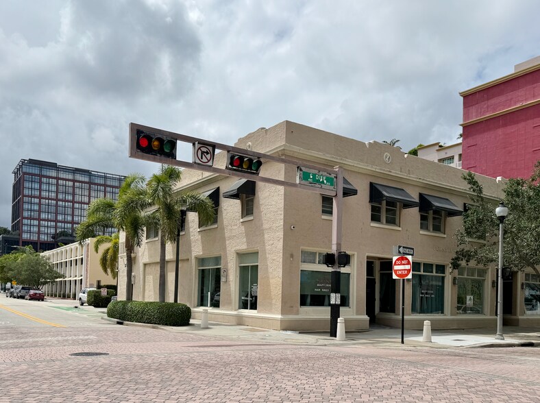321-325 S Dixie Hwy, West Palm Beach, FL à louer - Photo de l’immeuble – Image 1 sur 2