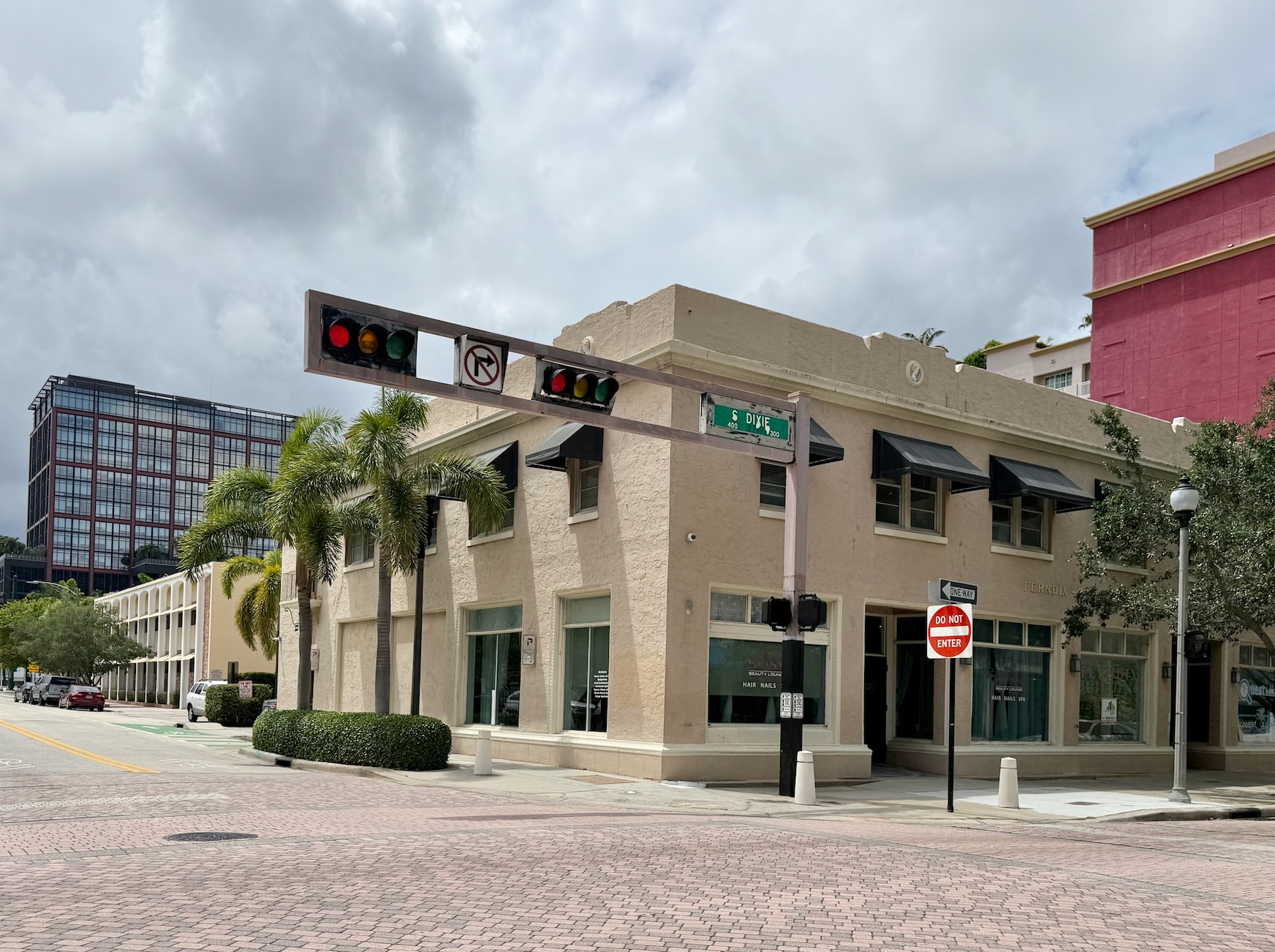 321-325 S Dixie Hwy, West Palm Beach, FL à louer Photo de l’immeuble– Image 1 sur 2