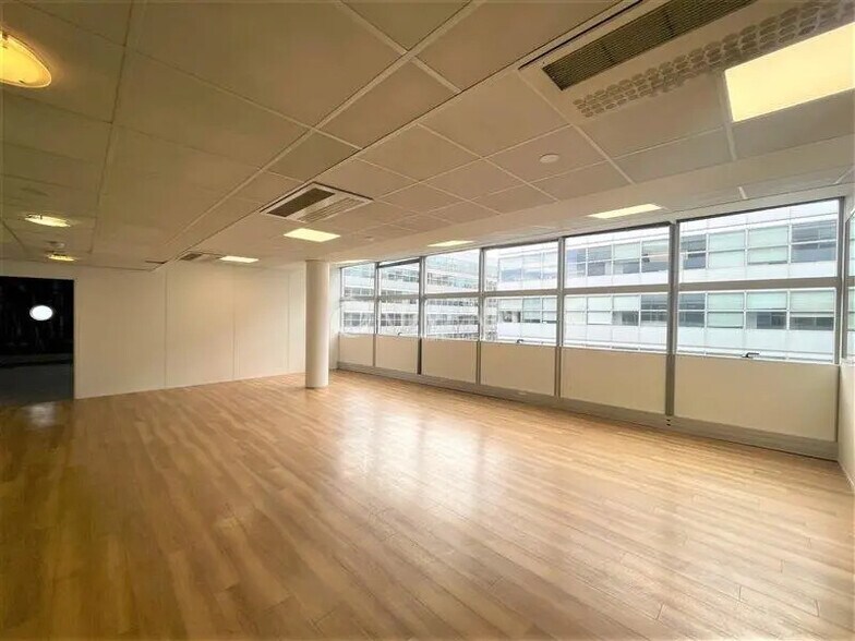 Bureau dans Pantin à louer - Photo de l’immeuble – Image 3 sur 7