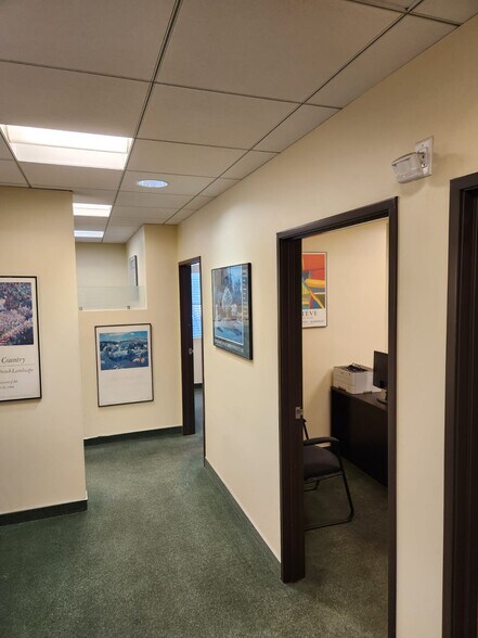 348 E Olive Ave, Burbank, CA à louer - Photo intérieure – Image 3 sur 7