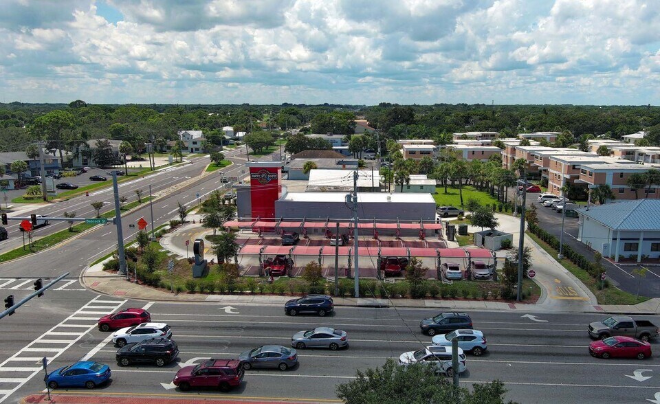 10 W New Haven Ave, Melbourne, FL à vendre - Photo de l’immeuble – Image 1 sur 3