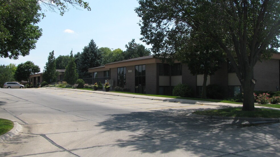 1500 S 70th St, Lincoln, NE à louer - Photo principale – Image 1 sur 5
