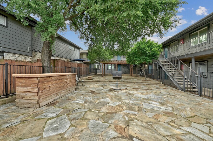 1302 Parker Ln, Austin, TX à vendre - Photo de l’immeuble – Image 2 sur 25