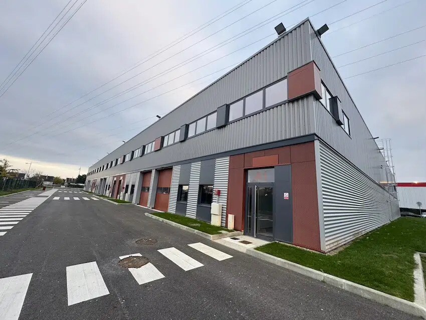 Local d’activités dans Corbeil-Essonnes à louer Photo de l’immeuble– Image 1 sur 6