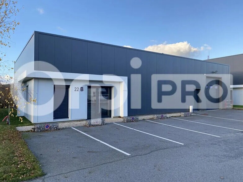 Local d’activités dans Saint-Jean-de-la-Neuville à louer - Photo de l’immeuble – Image 1 sur 8