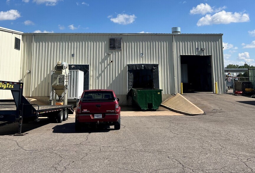 5870 E 56th Ave, Commerce City, CO à louer - Photo de l’immeuble – Image 3 sur 4