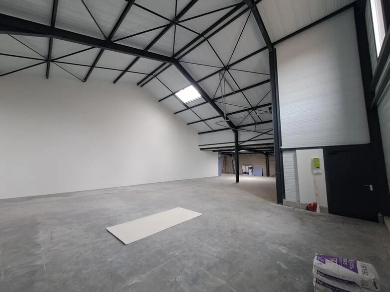 Local d'activités dans Gleizé à vendre - Photo de l’immeuble – Image 2 sur 2