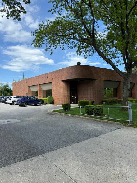 45 Banfi Plz, Farmingdale, NY à louer - Photo de l’immeuble – Image 1 sur 7