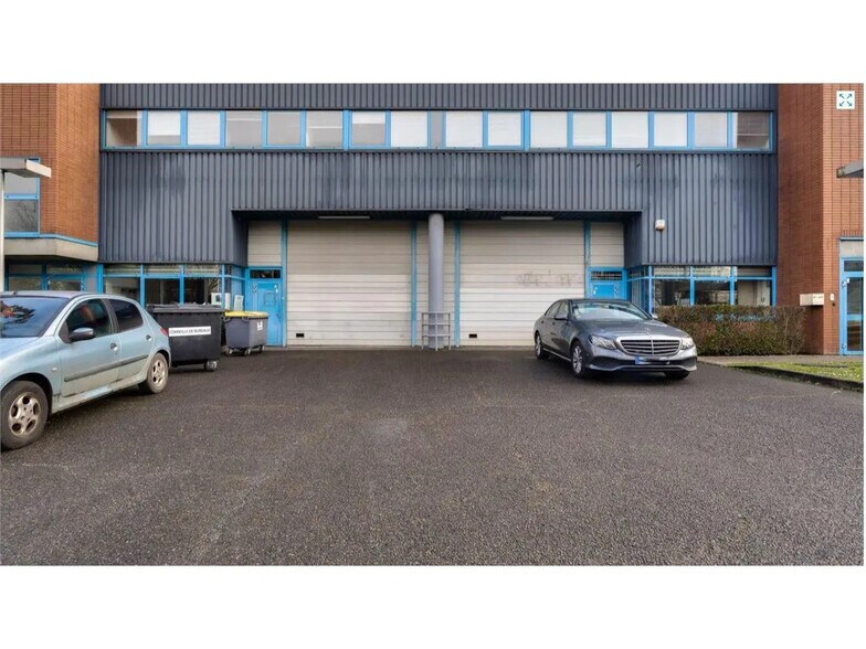 Local d’activités dans Villepinte à louer - Photo de l’immeuble – Image 3 sur 9