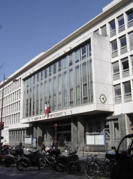 Local commercial dans Paris à louer - Photo de l’immeuble – Image 1 sur 5