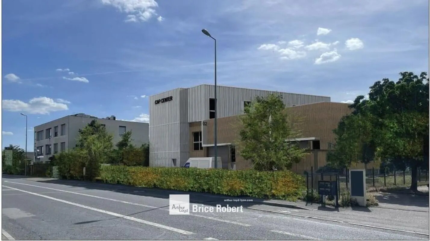 56 Avenue Du Progrès, Chassieu à vendre Photo de l’immeuble– Image 1 sur 5