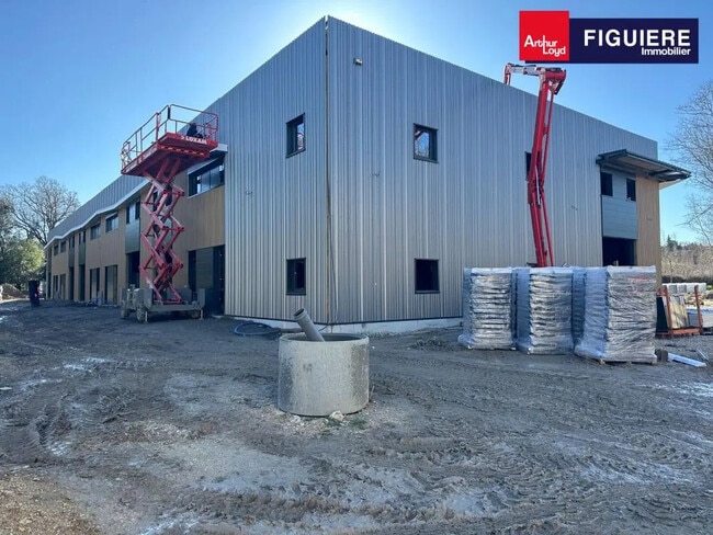 Plus de détails pour 64 Avenue Du Pin Porte Rouge, Bouc-Bel-Air - Local d’activités à vendre