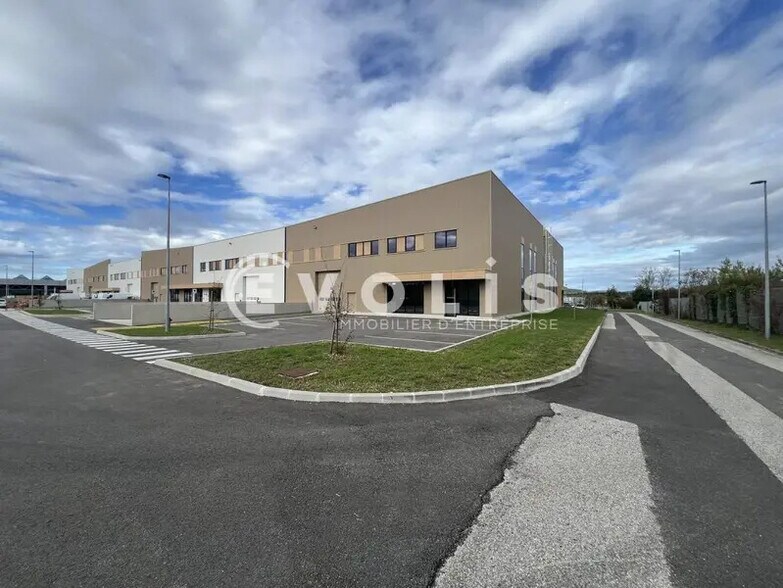 Avenue Stève Biko, Villefontaine à louer - Photo de l’immeuble – Image 3 sur 22