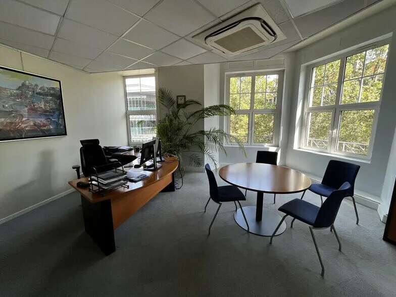 Bureau dans Lyon à louer - Photo de l’immeuble – Image 3 sur 12