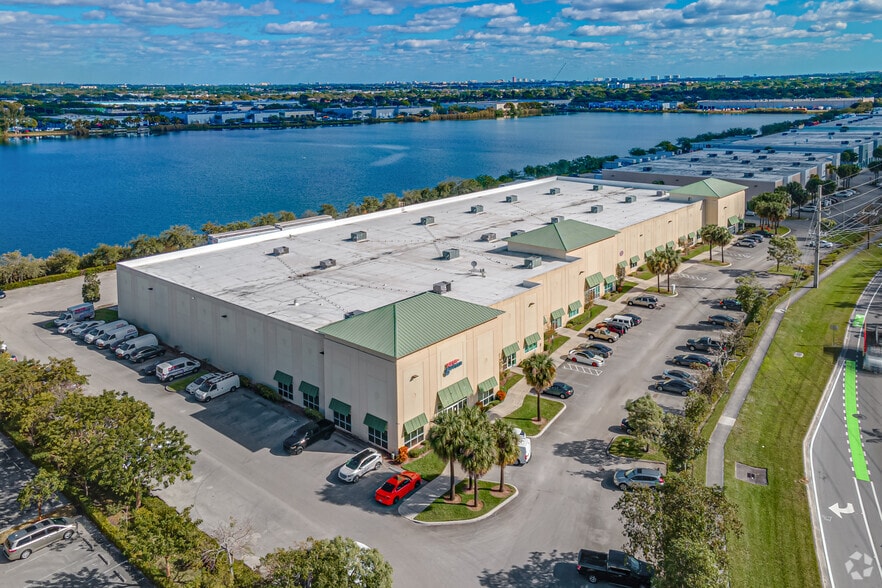 1901 Green Rd, Deerfield Beach, FL à louer - Aérien – Image 2 sur 16