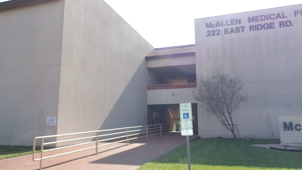 222 E Ridge Rd, McAllen, TX à louer - Photo de l’immeuble – Image 2 sur 35