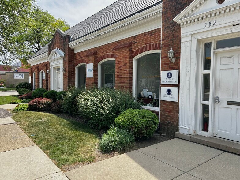 776-784 Busse Hwy, Park Ridge, IL à vendre - Photo de l’immeuble – Image 1 sur 10