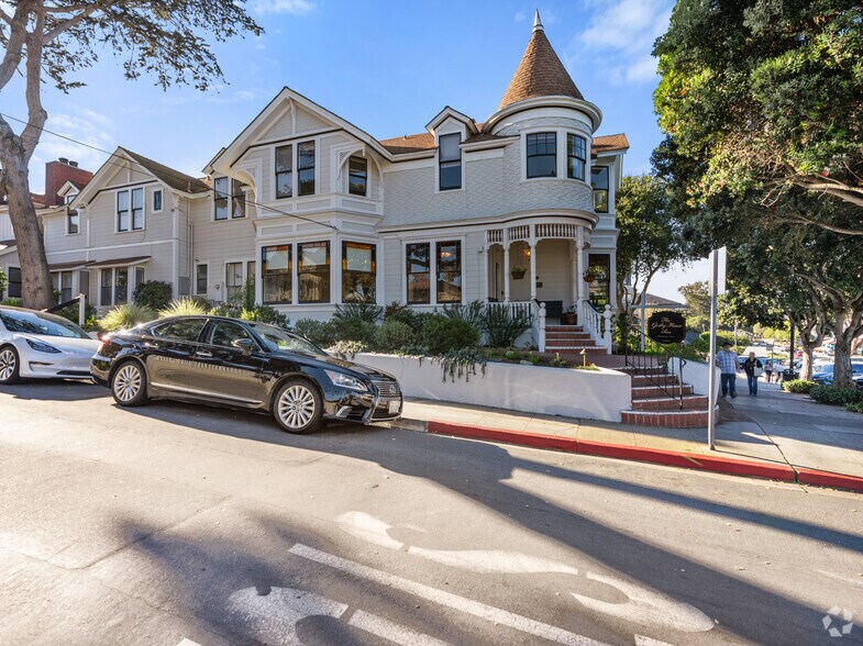 643 Lighthouse Ave, Pacific Grove, CA à vendre - Photo de l’immeuble – Image 3 sur 63