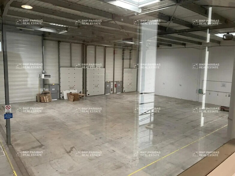 Local d’activités dans Moissy-Cramayel à louer - Photo de l’immeuble – Image 3 sur 25