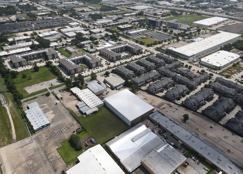 10910 Katy Fwy, Houston, TX à vendre - Photo de l’immeuble – Image 3 sur 8