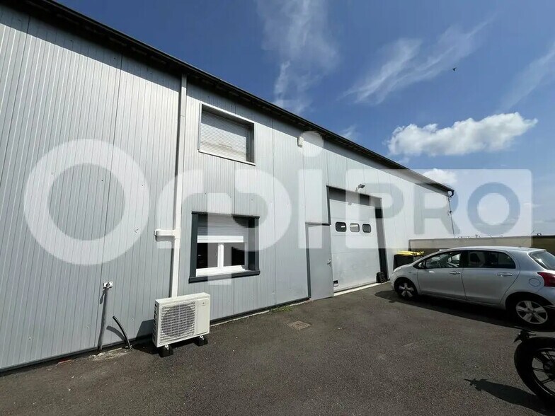 Local d’activités dans Varennes-Jarcy à louer - Photo de l’immeuble – Image 2 sur 12