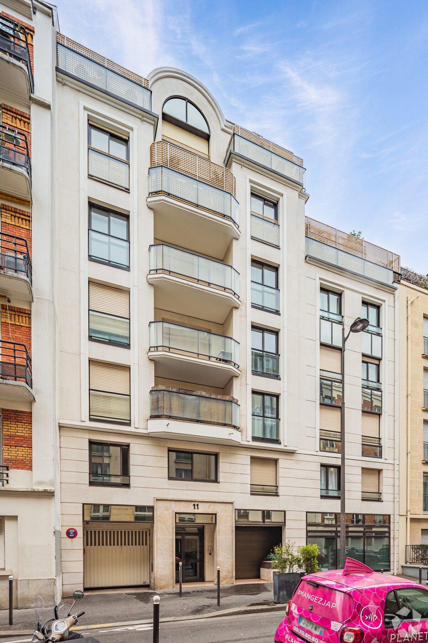 Immeuble residentiel dans Paris à vendre Photo principale– Image 1 sur 2