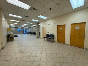 9299 College Pky, Fort Myers, FL à louer Photo intérieure– Image 1 sur 3
