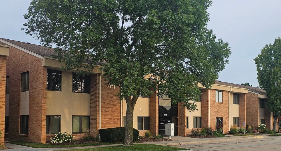 7121 A St, Lincoln, NE à louer - Photo de l’immeuble – Image 3 sur 5