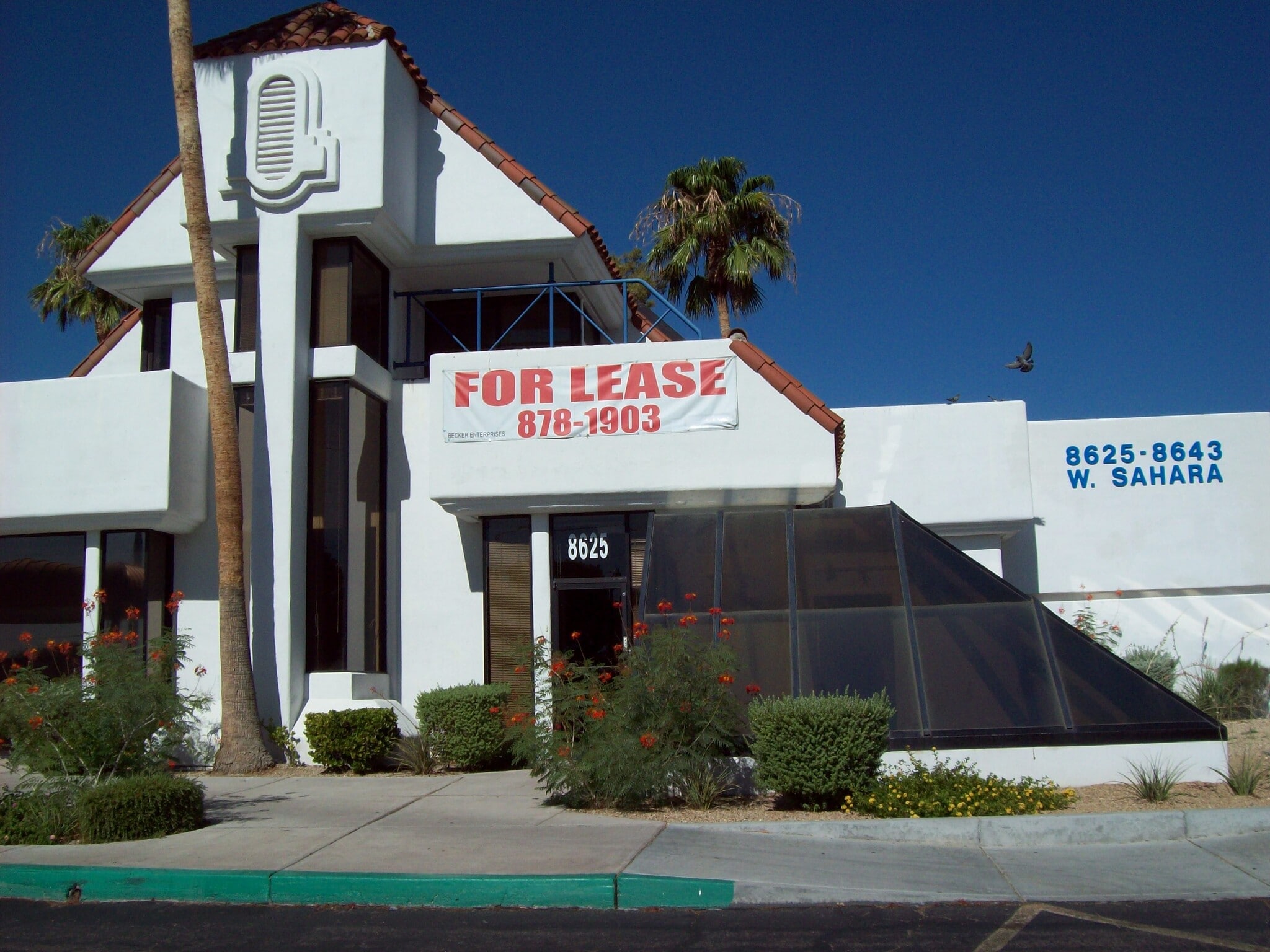 8601-8663 W Sahara Ave, Las Vegas, NV à louer Photo de l’immeuble– Image 1 sur 43