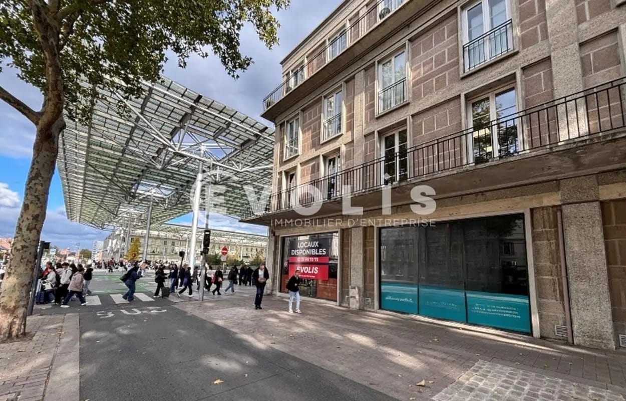 Local commercial dans Amiens à louer Photo de l’immeuble– Image 1 sur 2