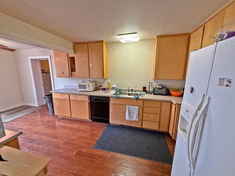 590 E St, Lincoln, CA à vendre - Photo de l’immeuble – Image 3 sur 5