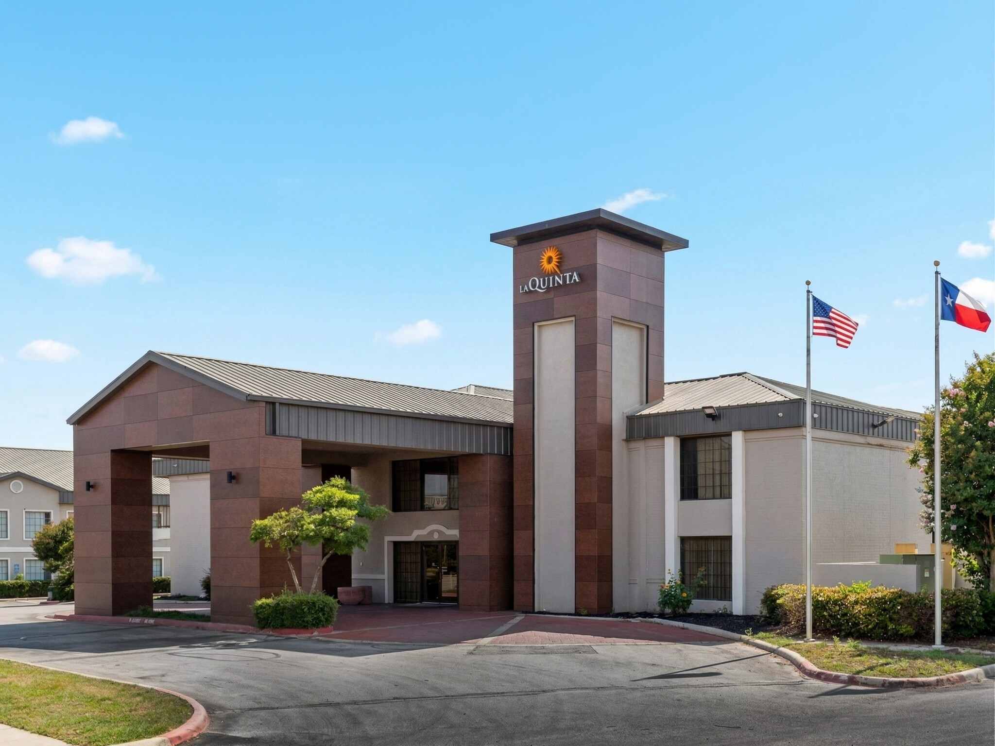 1619 N I H 35, San Marcos, TX à vendre Photo principale– Image 1 sur 7