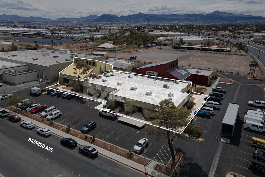 6250 Mountain Vista St, Henderson, NV à louer - Photo de l’immeuble – Image 2 sur 4