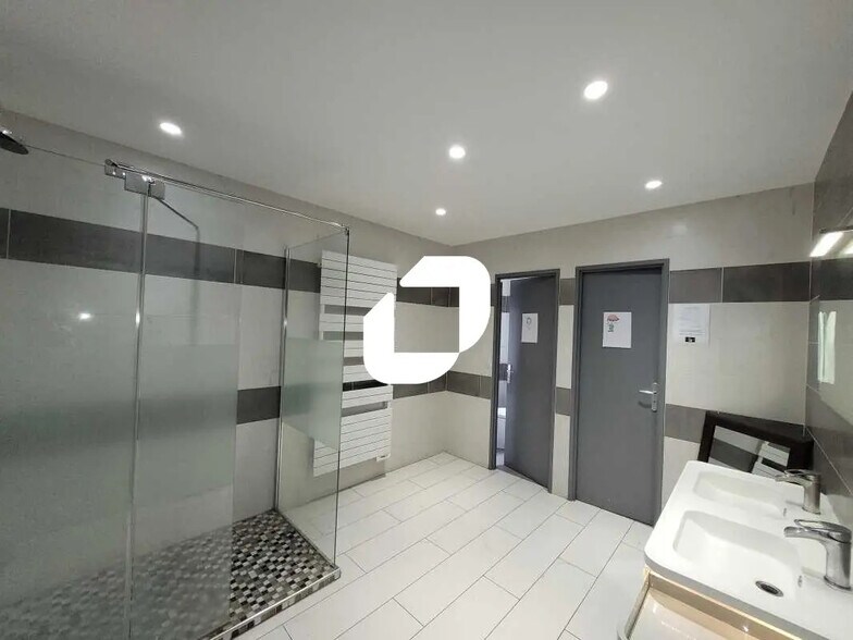 19 Rue Des Malines, Lisses à louer - Photo de l’immeuble – Image 3 sur 10