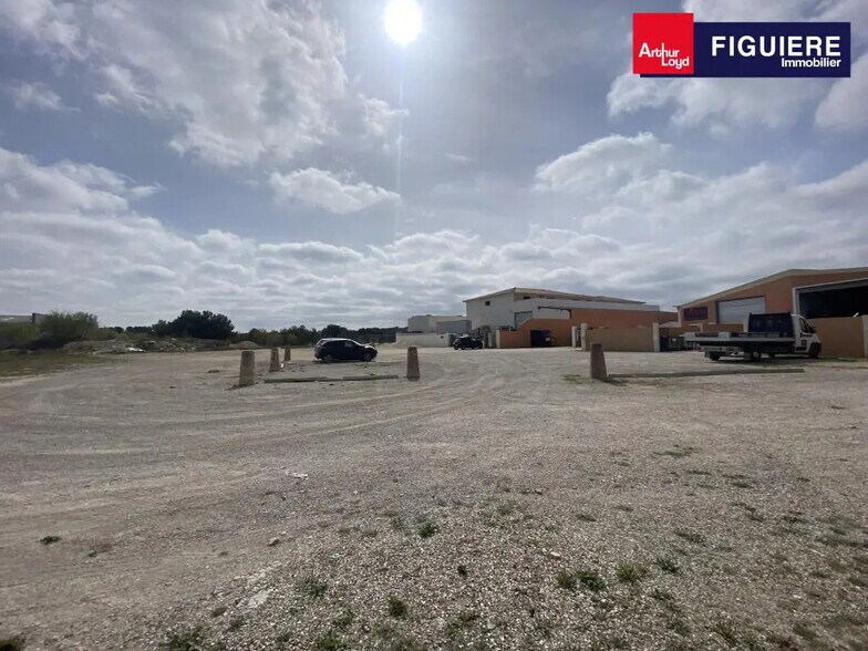 Local d'activités dans Lançon-Provence à vendre - Photo de l’immeuble – Image 2 sur 14