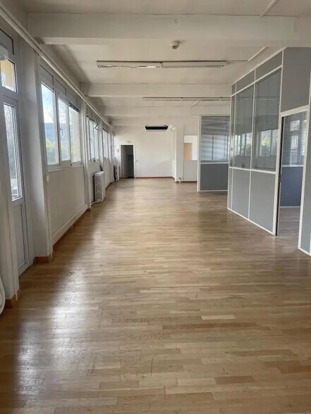 Bureau dans Nanterre à louer - Photo de l’immeuble – Image 3 sur 9