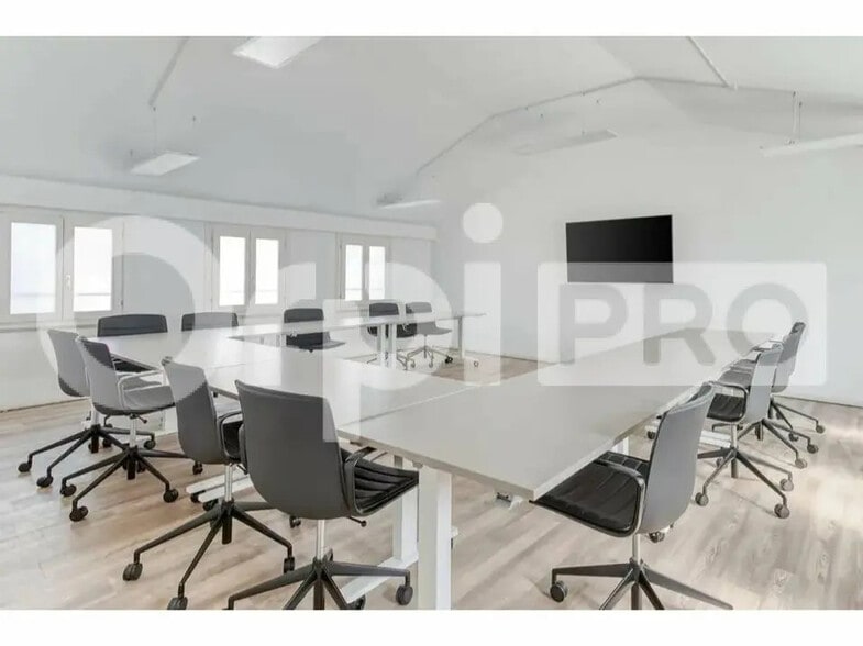 16 Cours Du Danube, Serris à louer - Photo de l’immeuble – Image 2 sur 43